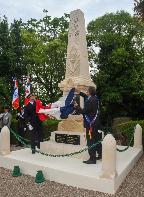 Dévoilement des nouvelles plaques au monument aux morts.